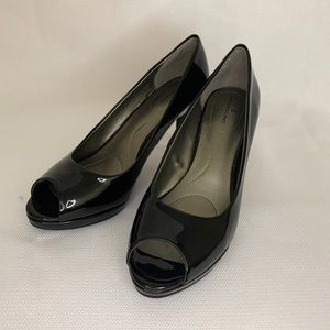 Bandolino Black Patent Leather Pumps
